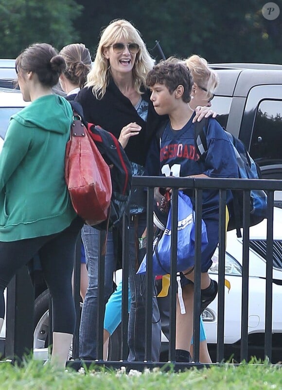 EXCLU : Laura Dern encourage son fils Ellery au football à Santa Monica, le 3 octobre 2012.