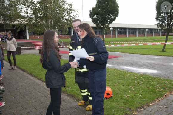 La princesse Marie de Danemark participait le 4 octobre 2012 dans une école primaire de Tonder à la campagne nationale de sensibilisation et de prévention sur le feu organisée par la Beredskabsstyrelsen (ou DEMA), l'Agence danoise de gestion des urgences, dont elle est diplômée depuis 2011.