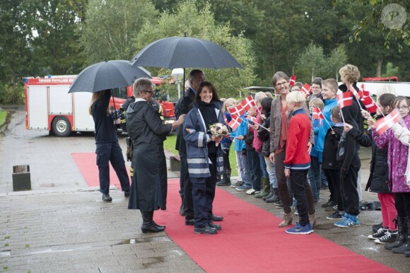 La princesse Marie de Danemark participait le 4 octobre 2012 dans une école primaire de Tonder à la campagne nationale de sensibilisation et de prévention sur le feu organisée par la Beredskabsstyrelsen (ou DEMA), l'Agence danoise de gestion des urgences, dont elle est diplômée depuis 2011.