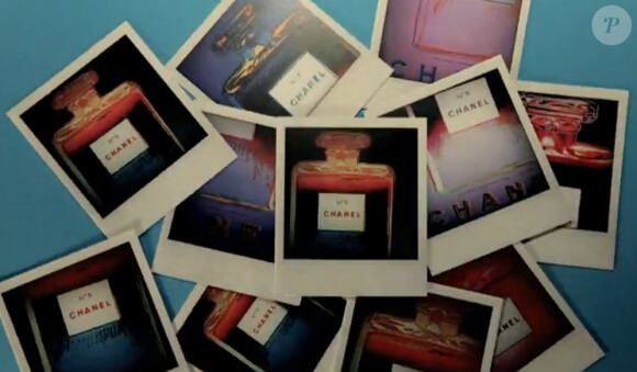 Sérigraphies d'Andy Warhol dans Inside Chanel : La Légende N°5