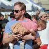 Ian Ziering fait ses courses avec sa femme et sa fille Mia au marché de West Hollywood le 7 octobre 2012.