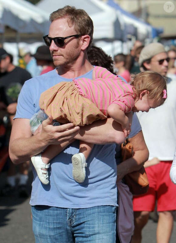 Ian Ziering fait ses courses avec sa femme et sa fille Mia au marché de West Hollywood le 7 octobre 2012.
