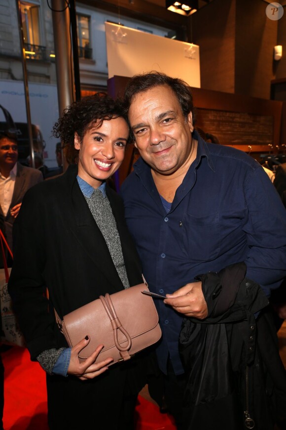 Amelle Chahbi et Didier Bourdon au vernissage de l'exposition D'un pôle à l'autre à Paris, le 1er octobre 2012.