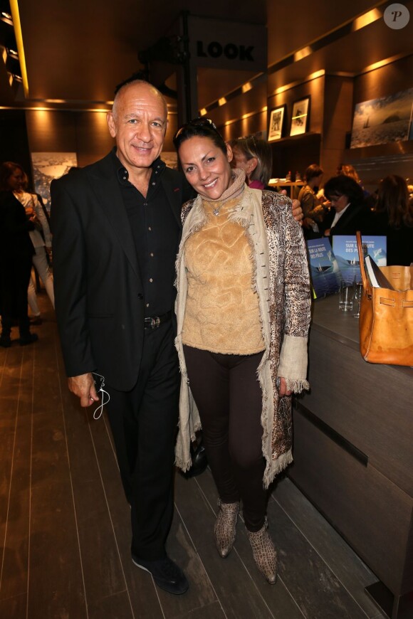 Hermine de Clermont-Tonnerre et Dominique Bergin (président du magasin Look) au vernissage de l'exposition D'un pôle à l'autre à Paris, le 1er octobre 2012.