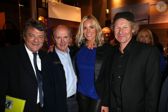 Jean-Louis Borloo, Jean-Louis Etienne, Géraldine Danon et Philippe Poupon au vernissage de l'exposition D'un pôle à l'autre à Paris, le 1er octobre 2012.