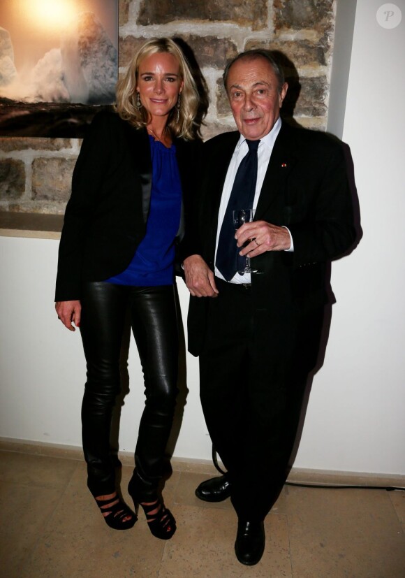 Géraldine Danon et Michel Rocard au vernissage de l'exposition D'un pôle à l'autre à Paris, le 1er octobre 2012.