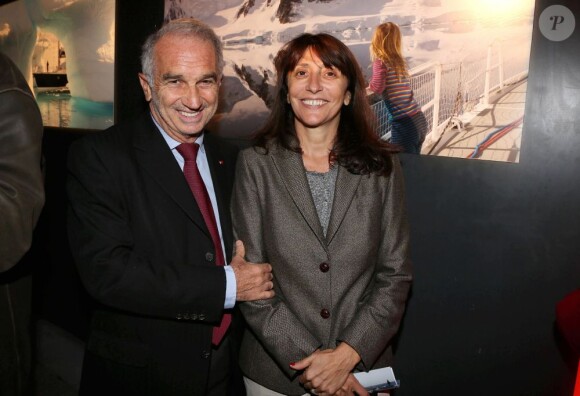 Alain Terzian et Anne Marcassus au vernissage de l'exposition D'un pôle à l'autre à Paris, le 1er octobre 2012.