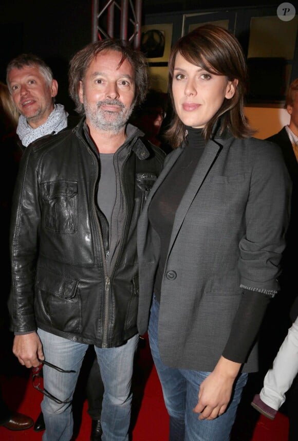 Christophe Alévêque et Serena Reinaldi au vernissage de l'exposition D'un pôle à l'autre à Paris, le 1er octobre 2012.