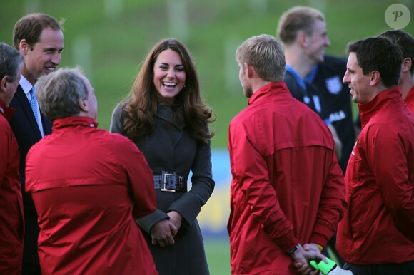 Le prince William et son épouse Kate Middleton affichaient un large sourire lors de l'inauguration du centre d'entraînement des Three Lions, le St George's Park à Burton-upon-Trent le 9 octobre 2012