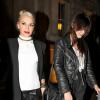 Gwen Stefani, très en beauté, quitte son hôtel avec sa belle fille Daisy Lowe. Les deux femmes se dirigent vers le restaurant Hakkasan dans le quartier de Mayfair. Londres, le 28 septembre 2012.