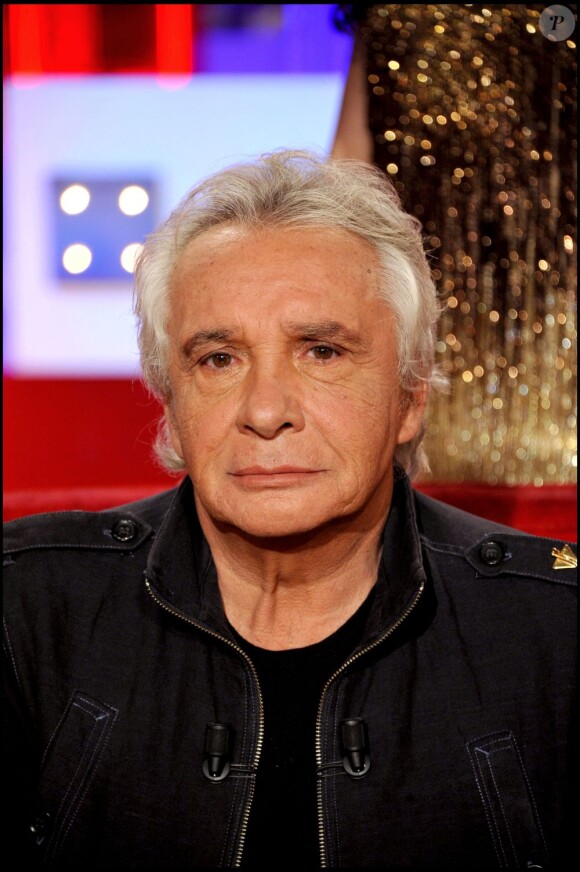 Michel Sardou lors de l'émission Vivement Dimanche, Spécial Michel Sardou le 8 septembre 2010.