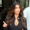 Kim Kardashian, ultrasexy dans une robe noire, quitte le Bal Harbour Shops où elle réalisait avec ses soeurs Kourtney et Khloé Kardashian un shooting pour leur ligne de vêtements, Kardashian Kollection. Bal Harbour, le 10 octobre 2012.