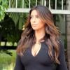Kim Kardashian parfaitement moulée dans une robe noire, quitte le Bal Harbour Shops où elle réalisait avec ses soeurs Kourtney et Khloe Kardashian un shooting pour leur ligne de vêtements Kardashian Kollection. Bal Harbour, le 10 octobre 2012.