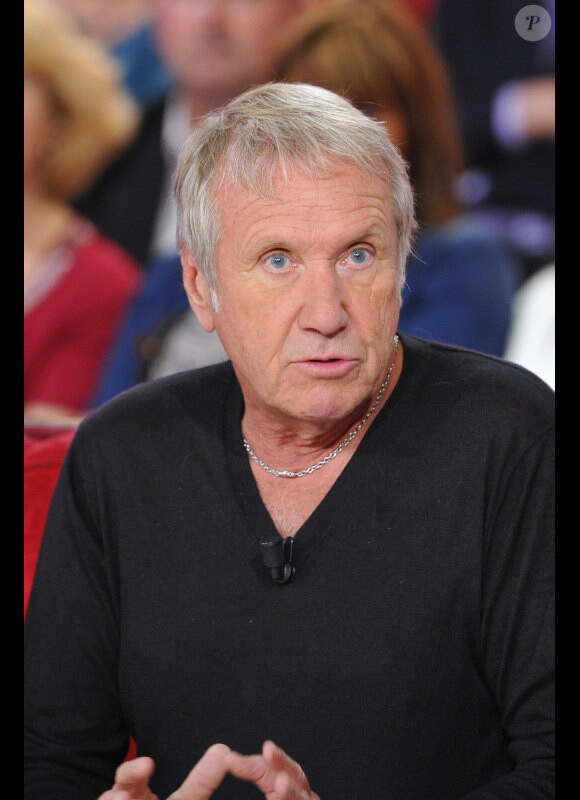 Yves Rénier lors de l'enregistrement de l'émission Vivement Dimanche à Paris le 9 octobre 2012