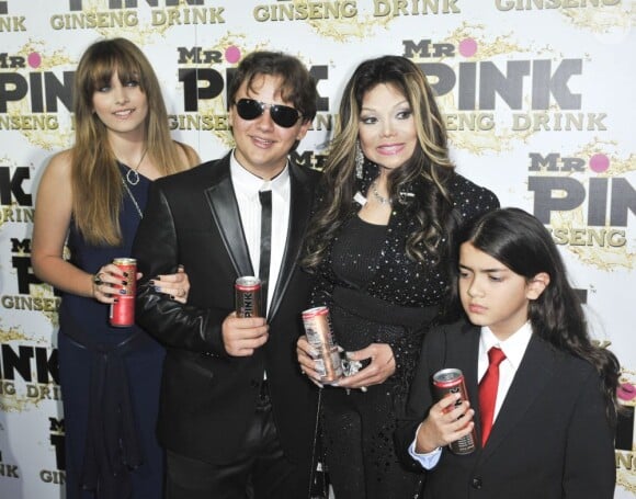 La Toya Jackson et ses neveux Prince, Paris et Blanket à la soirée de lancement de la boisson énergétique Mr. Pink Ginseng, au Beverly Wilshire Hotel à Los Angeles, le 11 octobre 2012.
