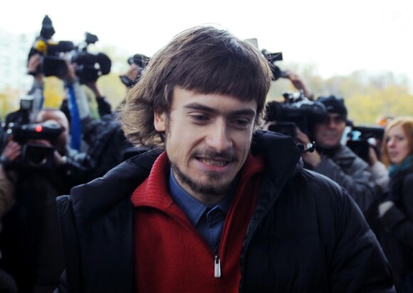 Pyotr Verzilov, mari d'une des deux Pussy Riot encore emprisonnées, le 10 octobre 2012 lors de la libération de Yekaterina Samusevitch.