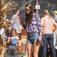 Jessica Alba et Alessandra Ambrosio se sont retrouvées avec leurs enfants pour choisir leurs citrouilles d'Halloween. Le 14 octobre 2012