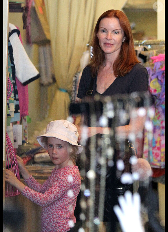 La belle Marcia Cross et sa fille Eden font du shopping à Pacific Palisades, le 14 octobre 2012