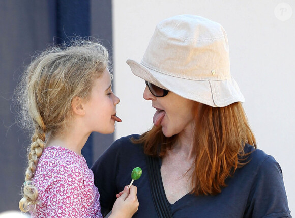 Marcia Cross et sa fille Eden s'amusent et font du shopping à Pacific Palisades, le 14 octobre 2012