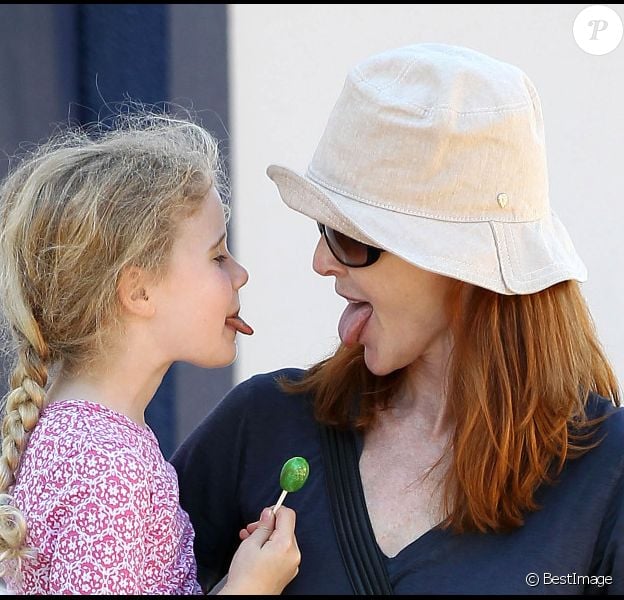 Marcia Cross et sa fille Eden s'amusent et font du shopping à Pacific Palisades, le 14 octobre 2012