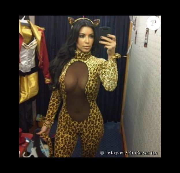 Kim Kardashian révèle son costume d'Halloween : un léopard ultra sexy.