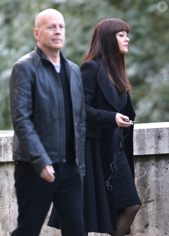 Bruce Willis et Catherine Zeta-Jones sur le tournage de Red 2 à Paris le 11 octobre 2012.