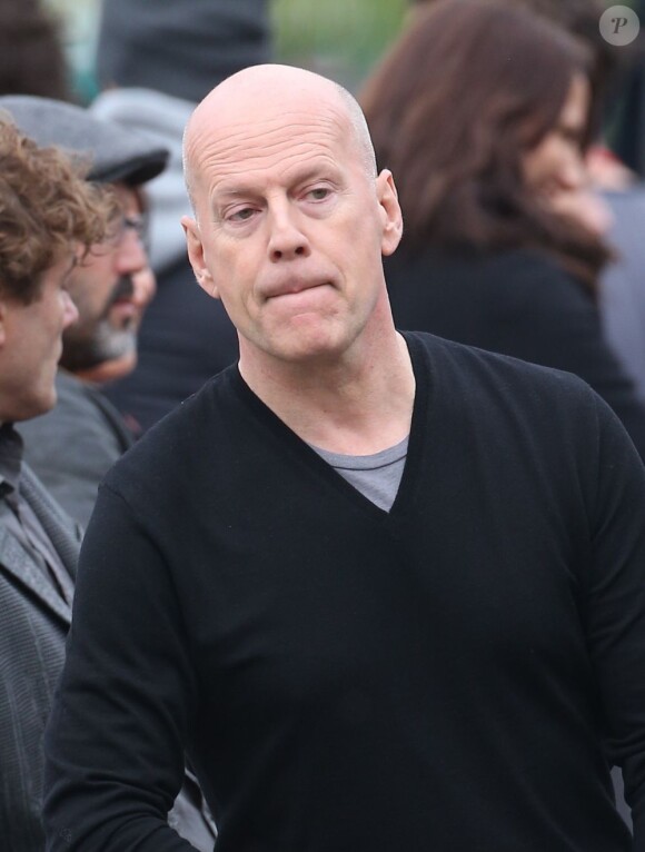 L'acteur Bruce Willis sur le tournage de Red 2 à Paris le 11 octobre 2012.