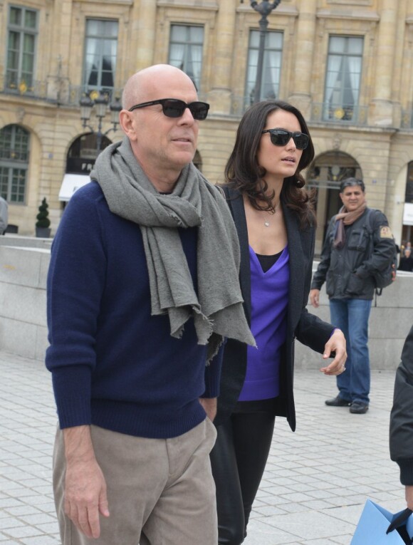 Bruce Willis et sa femme Emma Heming-Willis en balade à Paris le 16 octobre 2012.