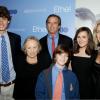 RFK Jr. avec sa mère et ses enfants. Le clan Kennedy était réuni autour d'Ethel Kennedy, veuve de RFK âgée de 84 ans, pour la présentation du documentaire que lui consacre sa fille Rory, au siège de Time Warner à Manhattan le 15 octobre 2012.