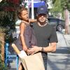 Olivier Martinez et la fille de Halle Berry, Nahla, à Los Angeles le 11 août 2012.