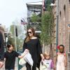 Angelina Jolie avec ses enfants Pax, Vivienne et Shiloh en mars 2012