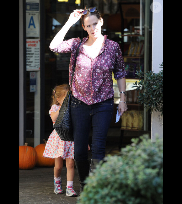 Jennifer Garner au naturel et ses filles Violet et Seraphina à Los Angeles, le 17 octobre 2012