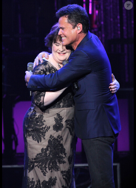 Susan Boyle chante aux côtés de son idole Donny Osmond à Las Vegas, le mercredi 17 octobre 2012.