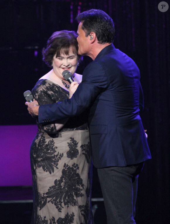 Susan Boyle en concert aux côtés de son idole Donny Osmond à Las Vegas, le mercredi 17 octobre 2012.
