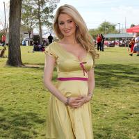 Holly Madison : L'ex-bombe de Playboy révèle le sexe de son bébé...