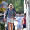 Britney Spears se promène avec ses fils Sean Preston, 7 ans, et Jayden James, 6 ans, à Los Angeles, le vendredi 19 octobre 2012.