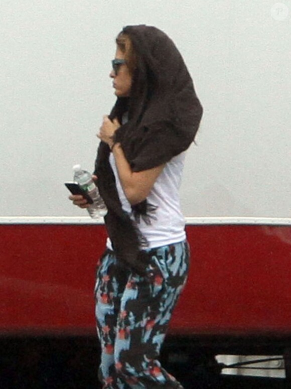 Eva Mendes aperçue sur le plateau du téléfilm Clear History le 19 octobre 2012.