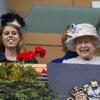 La reine Elizabeth II et sa petite-fille la princesse Beatrice à Ascot le 20 octobre 2012. Un jour de courses marqué par la quatorzième victoire du pur-sang Frankel en quatorze courses, un dernier triomphe avant de prendre sa retraite.