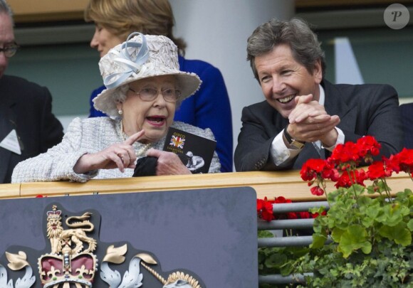 La reine Elizabeth II et John Warren à Ascot le 20 octobre 2012. Un jour de courses marqué par la quatorzième victoire du pur-sang Frankel en quatorze courses, un dernier triomphe avant de prendre sa retraite.