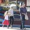 Michelle Williams, sa fille Matilda et Jason Segel dans les rues de Los Angeles le 27 août 2012.