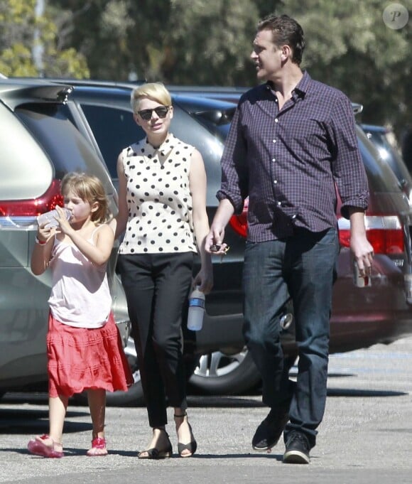 Michelle Williams et Jason Segel vont chercher la fille de l'actrice à la l'école à Los Angeles le 27 août 2012.