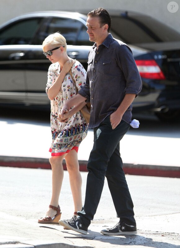 Michelle Williams et Jason Segel dans les rues de Los Feliz le 20 août 2012.