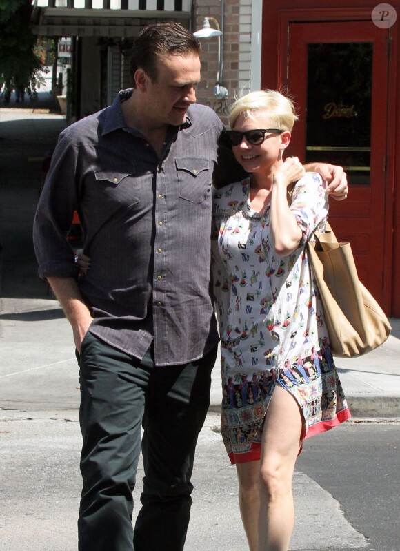 Michelle Williams et Jason Segel dans les rues de Los Feliz, le 20 août 2012. 