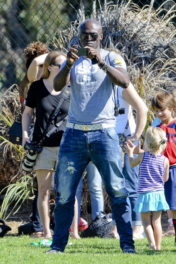 Seal papa poule avec ses enfants au parc à Los Angeles le 27 octobre 2012.