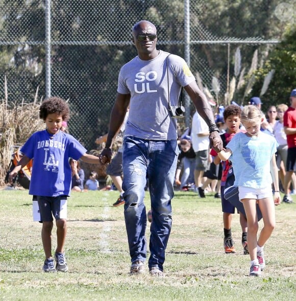Seal quitte le parc avec ses enfants Johan et Leni, à Los Angeles le 27 octobre 2012.