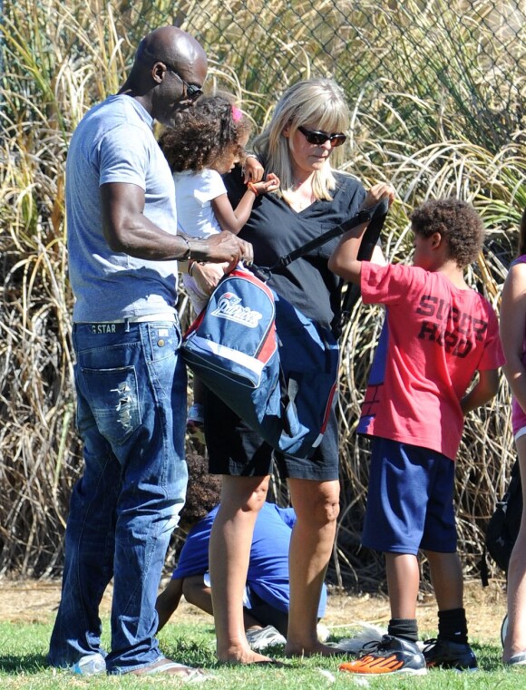 Seal profite d'un moment privilégié avec ses enfants à Los Angeles le 27 octobre 2012.