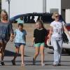 Jennie Garth accompagnée de ses filles et d'une amie à Los Angeles le 27 octobre 2012