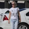 Jennie Garth en virée shopping à Los Angeles le 27 octobre 2012