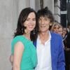Ronnie Wood et Sally Humphreys le 24 juillet 2012 à Londres pour l'expo Andy Warhol.