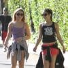 L'actrice Vanessa Hudgens fait un footing avec sa soeur Stella, à Los Angeles, le lundi 29 octobre 2012.